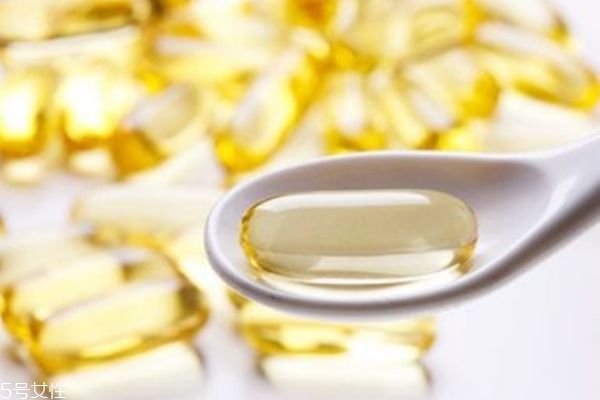 鱼油和鱼肝油的区别(鱼油和鱼肝油的区别和作用)