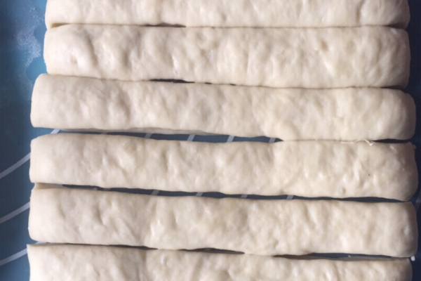 油条的做法(油条的做法和配方 教程)