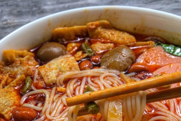 螺蛳粉的汤料如何做(螺蛳粉汤料怎么做)