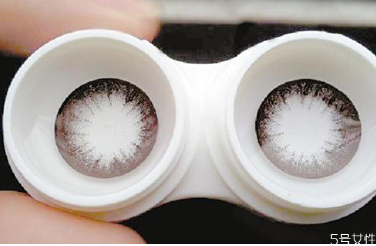 刚买的美瞳可以直接佩戴吗(刚买的美瞳可以直接佩戴吗)