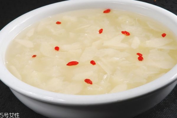 冰糖雪梨什么时候吃最好(冰糖雪梨怎么煮止咳效果好)