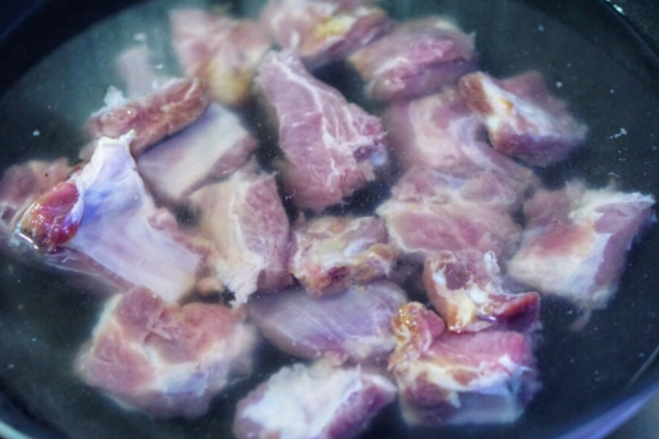 红烧排骨的营养价值(红烧排骨的营养价值及功效)