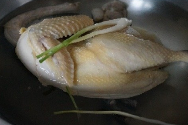 白斩鸡的营养价值(白斩鸡的功效和作用)