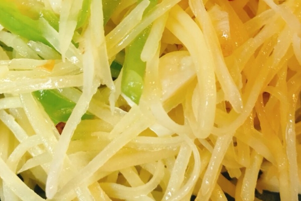 酸辣土豆丝的特色(酸辣土豆丝的特色)