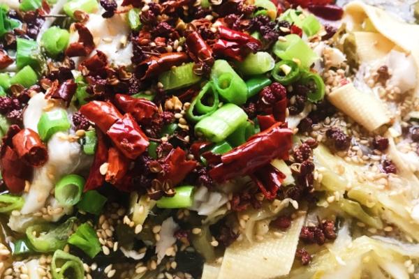 酸菜鱼片鱼的诀窍(酸菜鱼片鱼技巧)