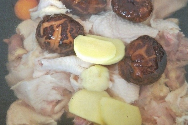 鸡汤选鸡的讲究(鸡汤怎么选鸡)