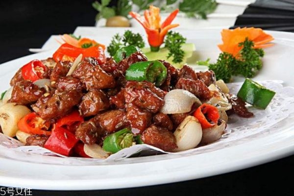 孕妇可以吃羊肉吗(孕妇可以吃羊肉吗,对胎儿有影响吗)