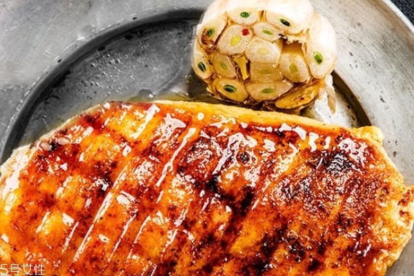 鸡胸肉小知识(鸡胸肉有什么用)