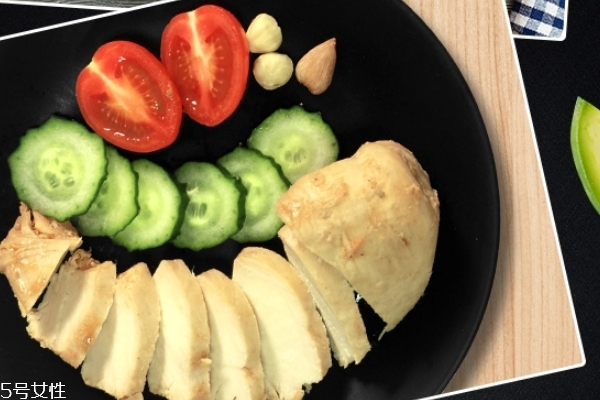 鸡胸肉脂肪含量低吗(鸡胸肉脂肪含量高吗)