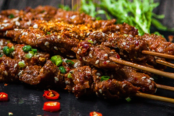 烤羊肉串的技巧(烧烤羊肉串怎么做)