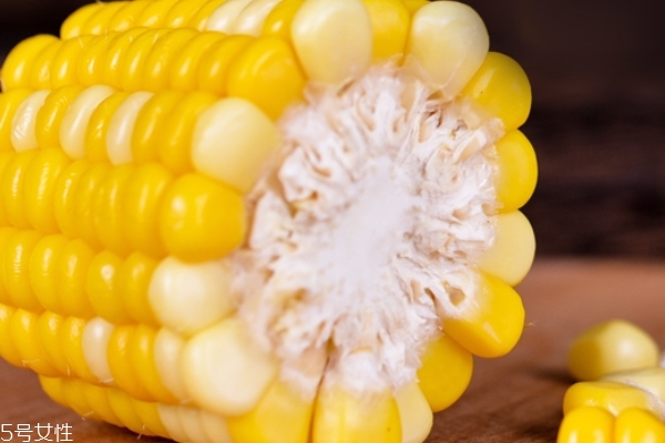 甜玉米美食之甜玉米浓汤(玉米甜汤图片)