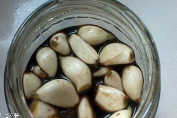 腊八蒜的腌制方法做法(腊八蒜的腌制方法做法及功效)