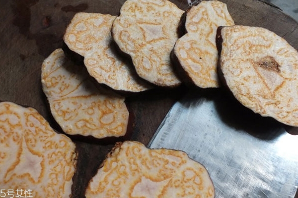 何首乌鸡汤的做法(何首乌鸡汤的做法大全)