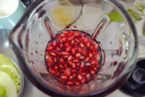 榨石榴汁的技巧有什么(如何榨石榴汁窍门)
