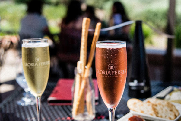 桃红香槟用什么葡萄酿的(桃红葡萄酒用什么葡萄酿造)