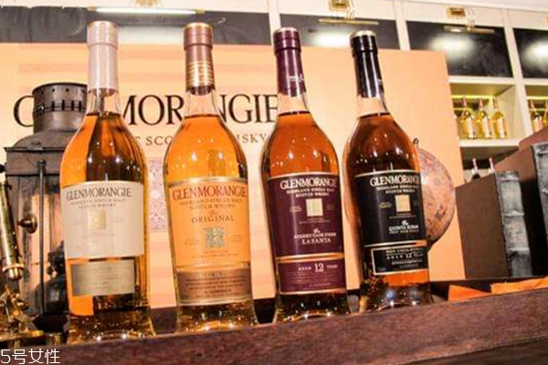 威士忌兑什么饮料喝比较好(威士忌兑什么饮料喝比较好喝)