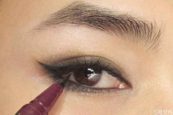 烟熏妆的画法(烟熏妆怎么画教程)