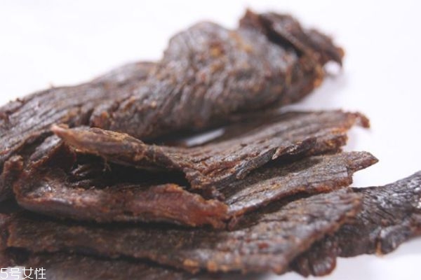 牛肉干造假的几种方式(牛肉干用什么肉造假) 牛肉干造假的几种方式(牛肉干用什么肉造假)