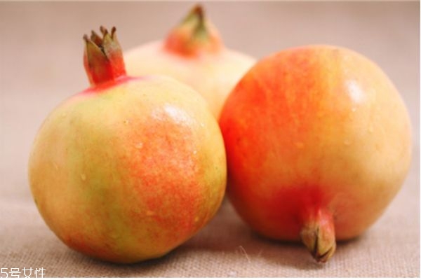 石榴籽的功效和作用(石榴籽的功效和作用及食用方法) 石榴籽的功效和作用(石榴籽的功效和作用及食用方法)