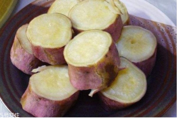 怎么判断红薯是否蒸熟了(蒸红薯怎么看红薯熟了没)