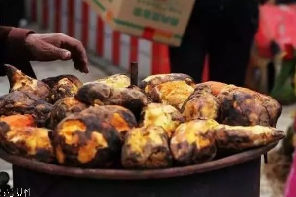 如何挑选一只最好吃的烤红薯(烤红薯选什么样的红薯)