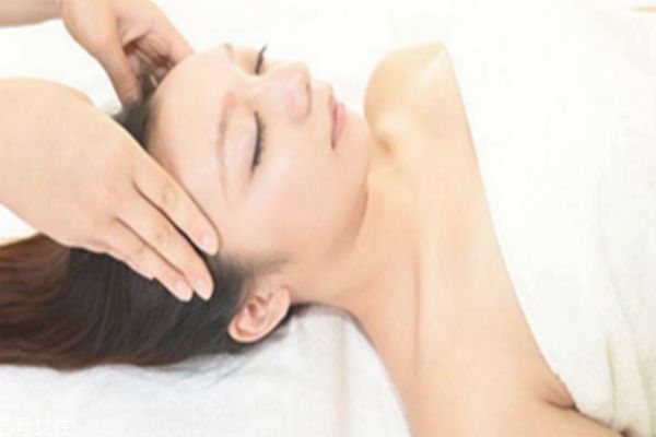 椰子油的美容功效介绍(椰子油的美容功效和作用) 椰子油的美容功效介绍(椰子油的美容功效和作用)