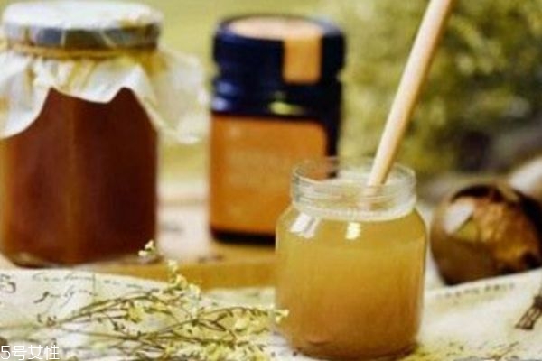 喝秋梨膏的注意事项(喝秋梨膏的注意事项) 喝秋梨膏的注意事项(喝秋梨膏的注意事项)