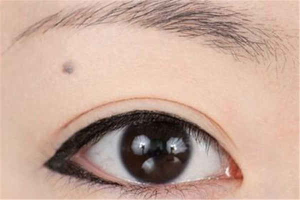 画完眼线脱妆怎么办(画完眼线脱妆怎么办)