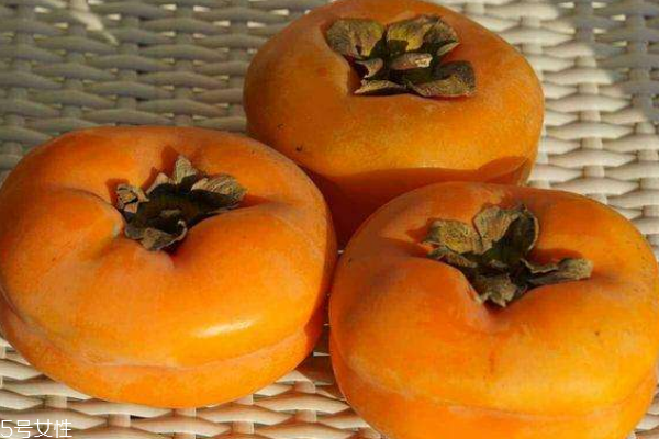 吃柿子的好处(吃柿子的好处和坏处)