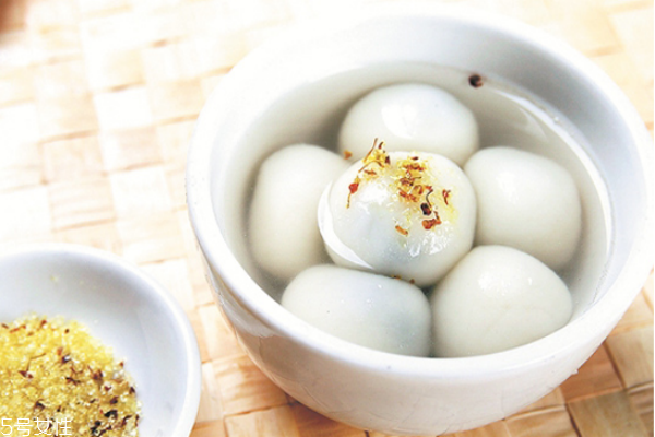 一斤糯米粉可以出多少汤圆(一斤糯米粉做多少汤圆)