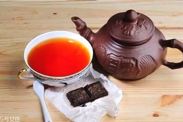 巴宝莉牛血色质地(巴宝莉53号牛血色)