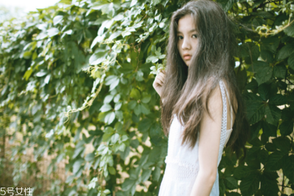 保湿喷雾可以定妆吗(保湿喷雾可以用来定妆吗)