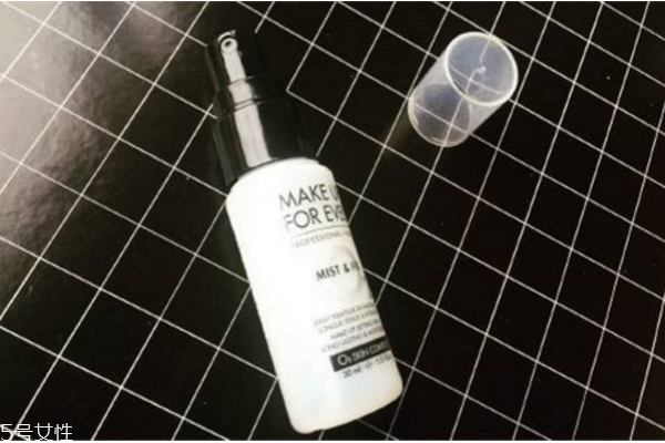 定妆喷雾怎么用(定妆喷雾怎么用才正确)