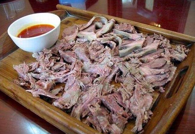 一天吃两顿饭和一天吃三顿饭哪个更科学？(一天吃两顿饭和一天吃三顿饭哪个更科学)