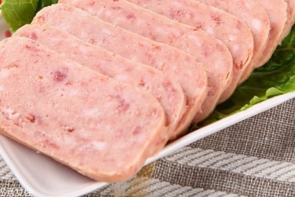 午餐肉煎鸡蛋有什么营养(鸡蛋煎午餐肉的做法) 午餐肉煎鸡蛋有什么营养(鸡蛋煎午餐肉的做法)