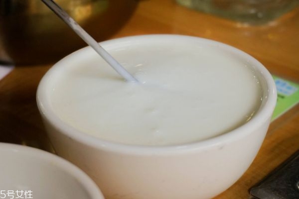 孕妇喝酸奶的好处(孕妇喝酸奶的好处和坏处)