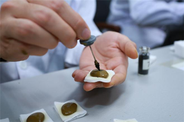 mac小辣椒试色(mac小辣椒试色无滤镜)