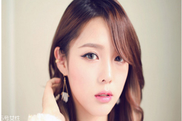 夏天如何补妆(夏天如何补妆和防晒)