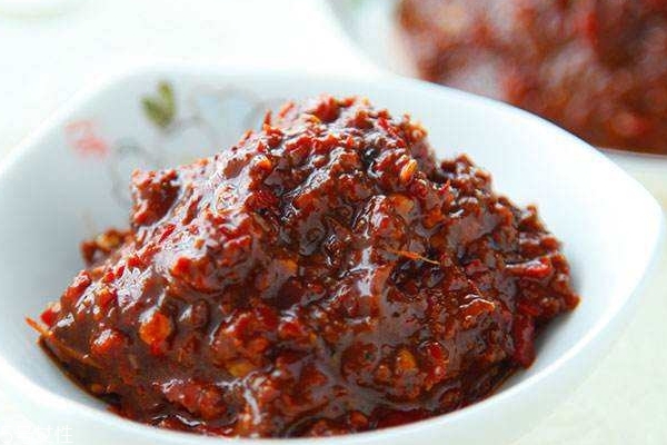 黄豆酱的食疗作用(黄豆酱有什么功效)