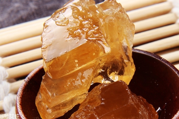 冰糖小知识(冰糖的作用是什么?怎么吃?) 冰糖小知识(冰糖的作用是什么?怎么吃?)