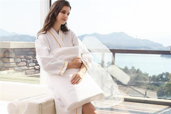 乳胶枕头适合哪些人(乳胶枕头适合哪些人群)