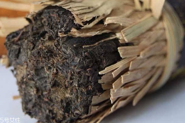 盐水泡脚放多少盐(盐水泡脚放多少盐合适)