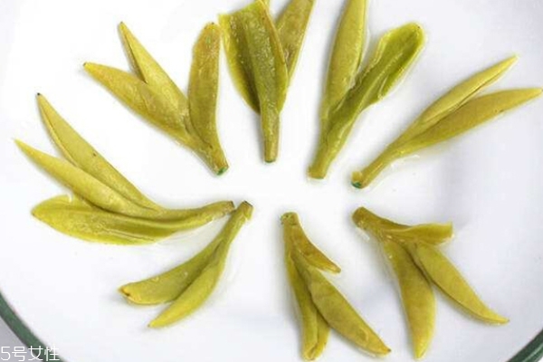 西湖龙井茶的品质特征(西湖龙井茶的特点是)