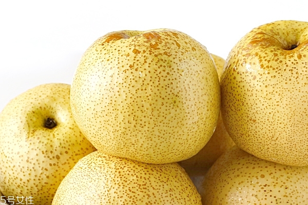 吃冰糖雪梨注意(什么情况下不能吃冰糖雪梨)