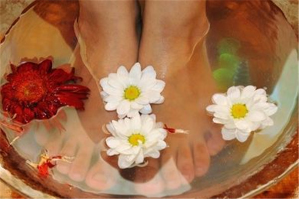 泡脚瘦腿的正确方法(泡脚可以瘦腿)