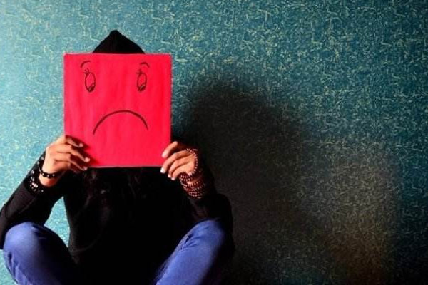 纪梵希小羊皮305显白吗(纪梵希小羊皮305是什么颜色)