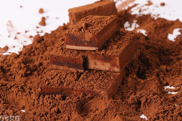 粉底液的正确用法(粉底液的正确使用方法)