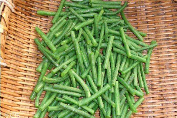 可以提亮肤色的化妆品叫什么(什么化妆品能提亮肤色)