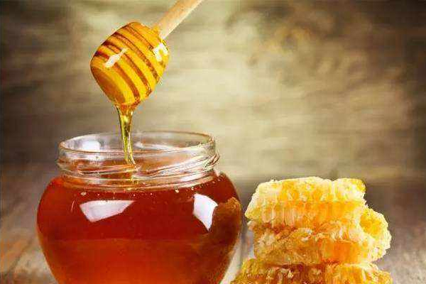 蜂蜜多少度水冲最好(多少度水冲蜂蜜最好)