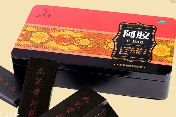 黄酒泡阿胶具体做法(黄酒泡阿胶的做法)